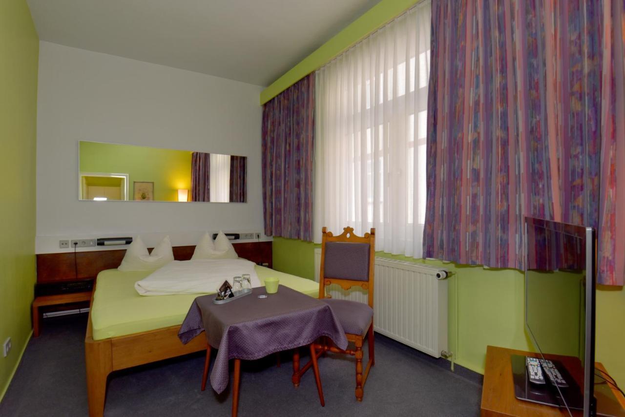 ארנשטאדט Hotel Goldene Sonne מראה חיצוני תמונה